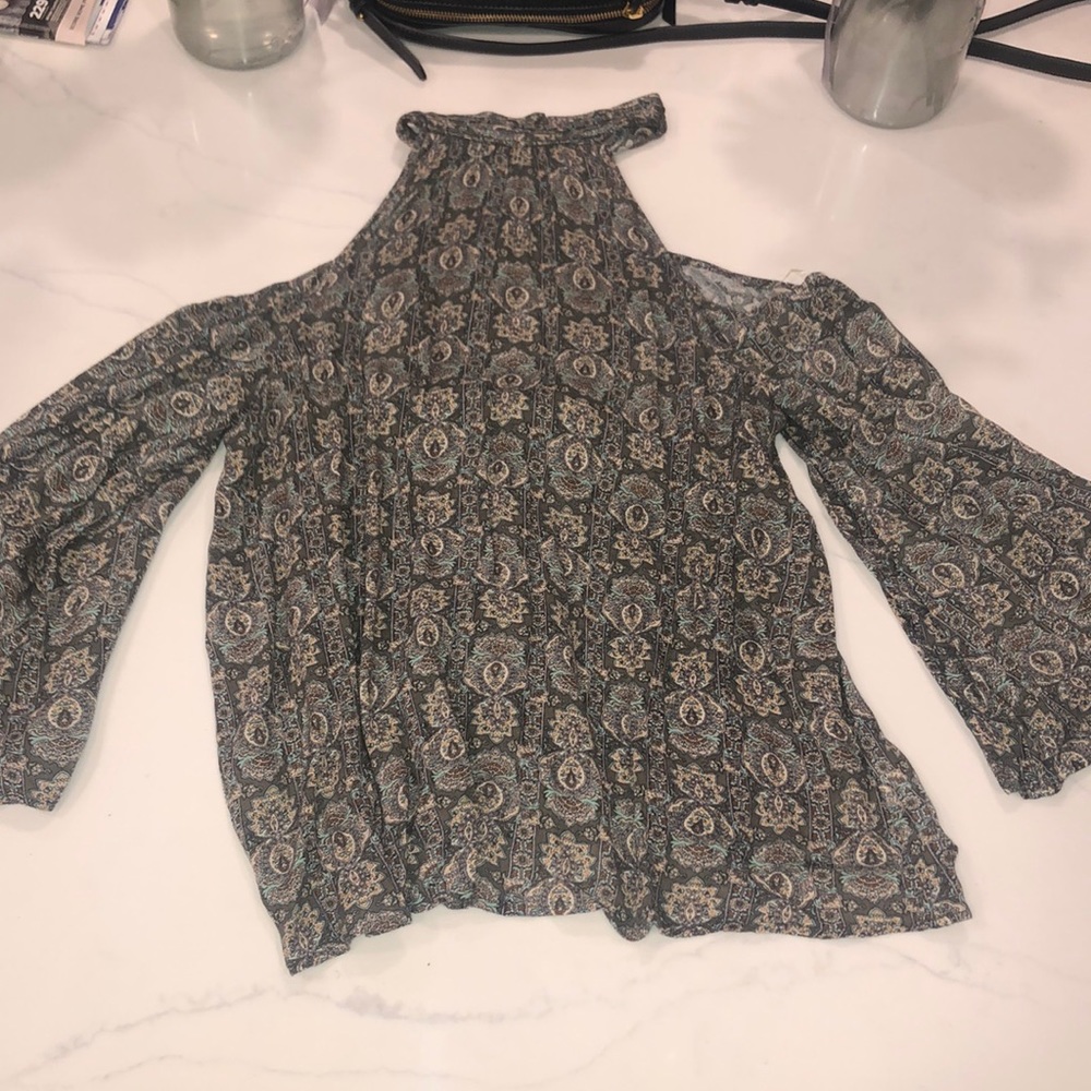 American Eagle Outfitters Cold-Shoulder Top
